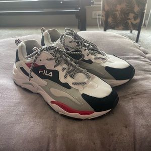 Fila sneakers size youth 6